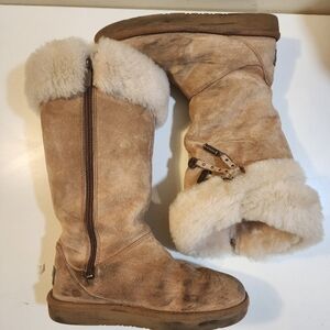 UGGS Australia women's  plumdale Genuine Shearling Charm boots with chestnut 5